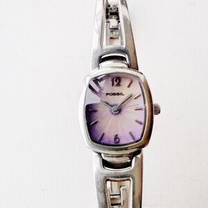 A fossil watch 18mm case, running